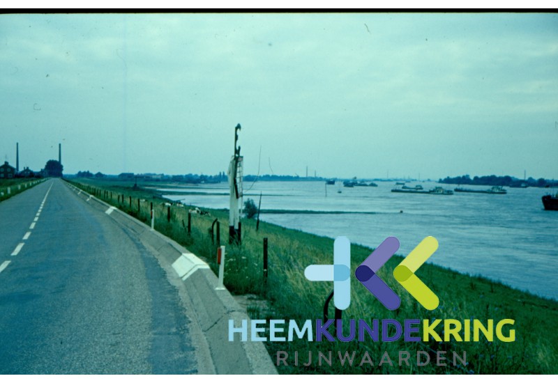 Spijk 1970 Spijksedijk met Rijn Coll. H.Meijer
